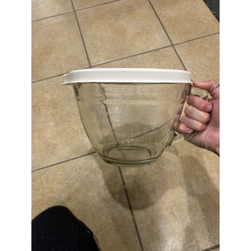 Pampered Chef 2 Qt 8 Cup Glass Measuring Mixing Batter Bowl WITH LID EUC